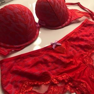 Limited Edition Victoria’s Secret Bra & Panty Set